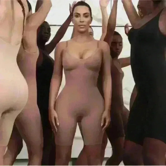 SKIMS- NWOB Sculpting Seamless Mid Thigh Bodysuit Color- Sienna - Picture 1 of 8